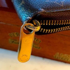 Louis Vuitton Zippy wallet